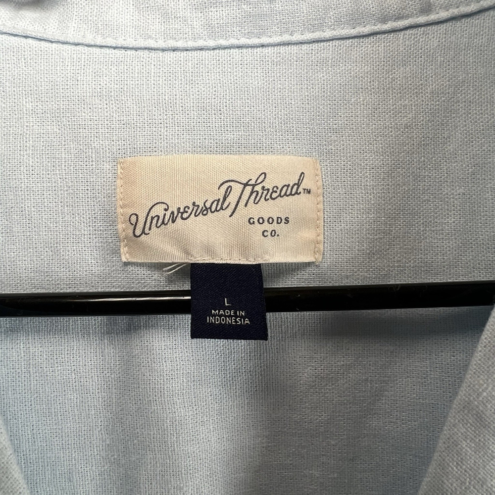 Universal Thread Women's Top Size Large Light Blue Cropped Box Button Up Pockets - Picture 4 of 10